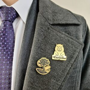 Pin Acrílico Imã Dourado Escovado